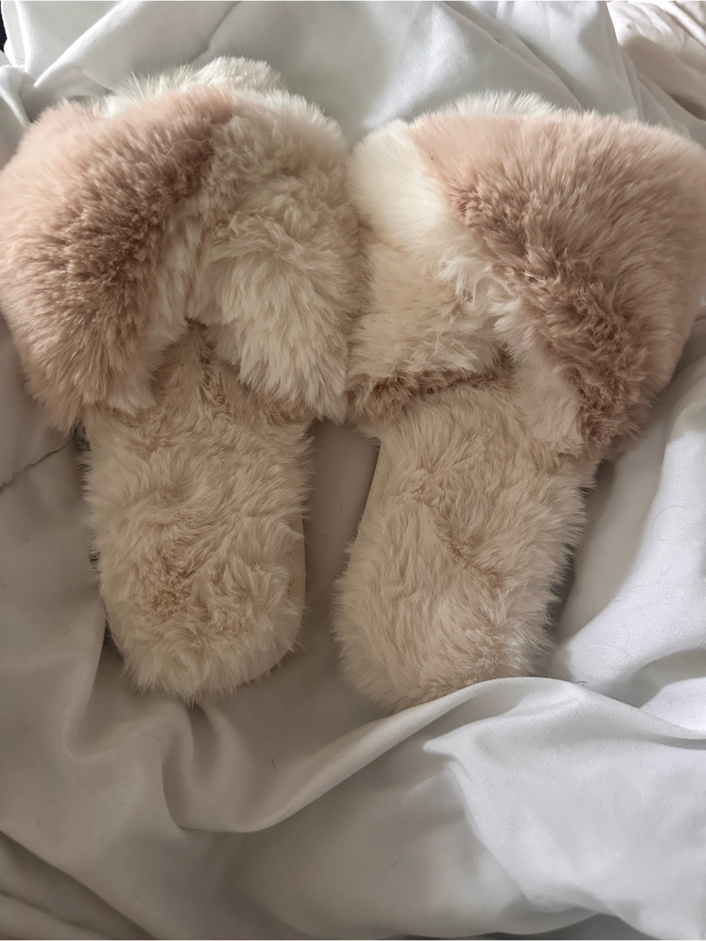 SHIRALEAH ladies cross-band slippers. Size: L/XL 9-11. (Jy23)